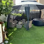 Jacuzzi A L'abri Des Vents Vakantiehuis *