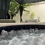 Jacuzzi A L'abri Des Vents Vakantiehuis