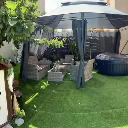 Jacuzzi A L'abri Des Vents Σπίτι διακοπών *