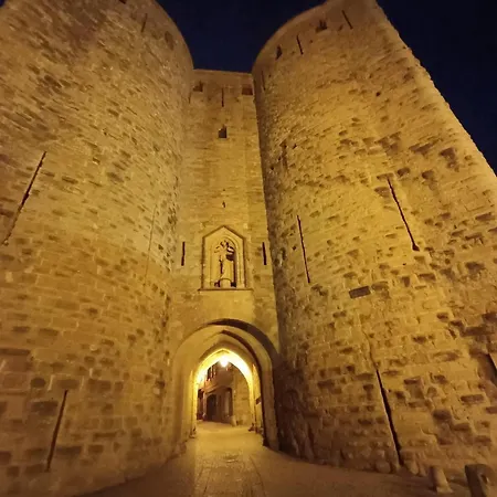 Jacuzzi A L'abri Des Vents Nyaraló