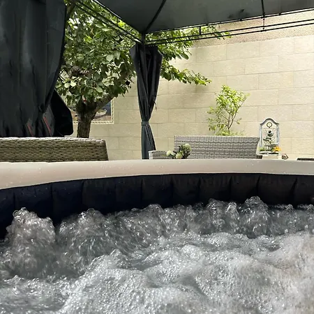 Jacuzzi A L'abri Des Vents Holiday home