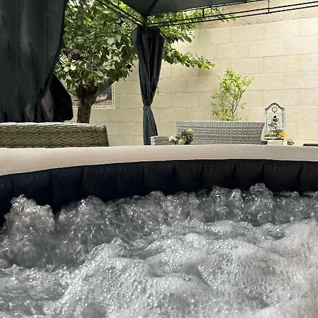 Jacuzzi A L'abri Des Vents Holiday home Carcassonne