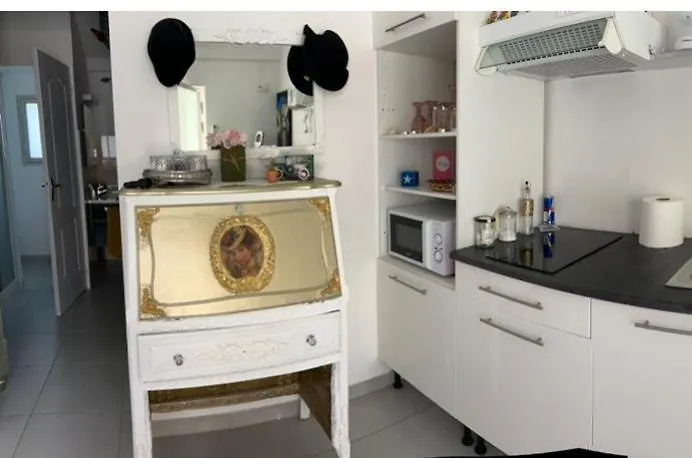 Jacuzzi A L'abri Des Vents Holiday home *