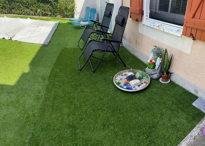 Jacuzzi A L'abri Des Vents *