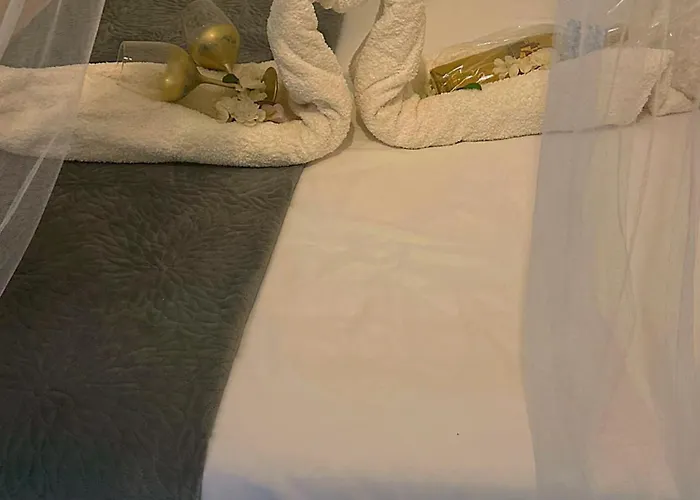 Jacuzzi A L'abri Des Vents Сasa de vacaciones *